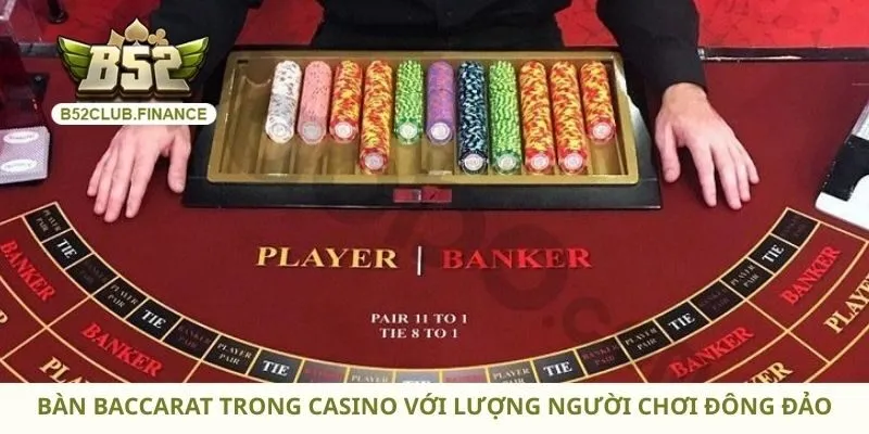 Bàn Baccarat trong casino với lượng người chơi đông đảo